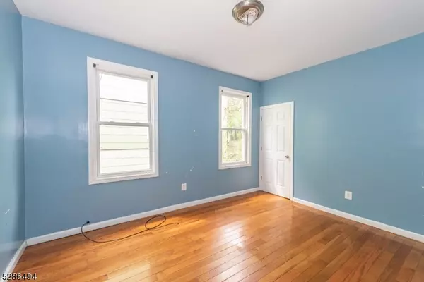 Newark City, NJ 07103,779 S 16Th St