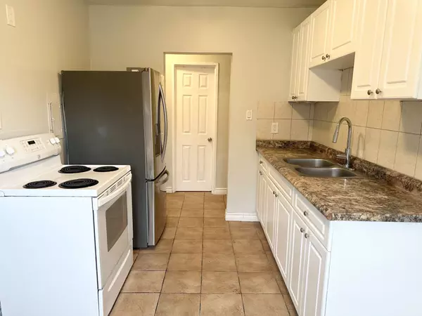 London East, ON N5W 4H4,220 Ashland AVE #25