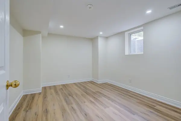 Milton, ON L9T 0E5,854 Yates DR #Lower