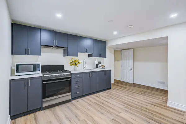 Milton, ON L9T 0E5,854 Yates DR #Lower