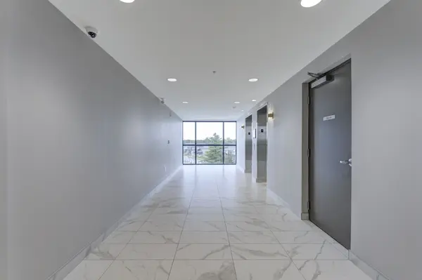 Guelph, ON N1G 4X2,26 Lowes RD W #402