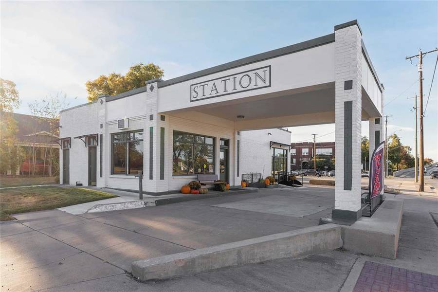 1017 Austin Avenue, Brownwood, TX 76801