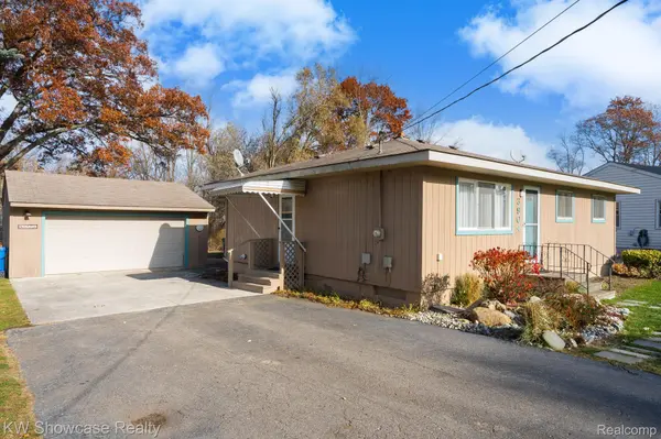 Waterford, MI 48329,3904 Lotus DR