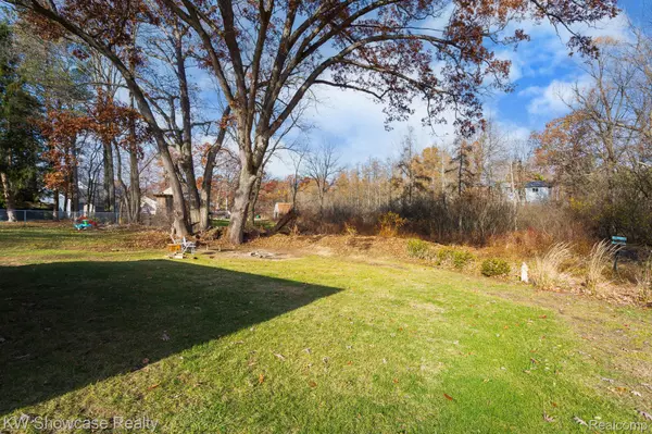 Waterford, MI 48329,3904 Lotus DR