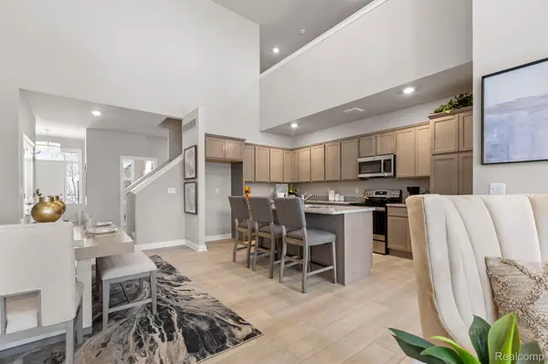 Howell, MI 48855,2215 Chase DR #102