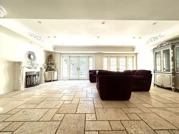 16 Brian Cliff DR, Toronto C13, ON M3B 2G2