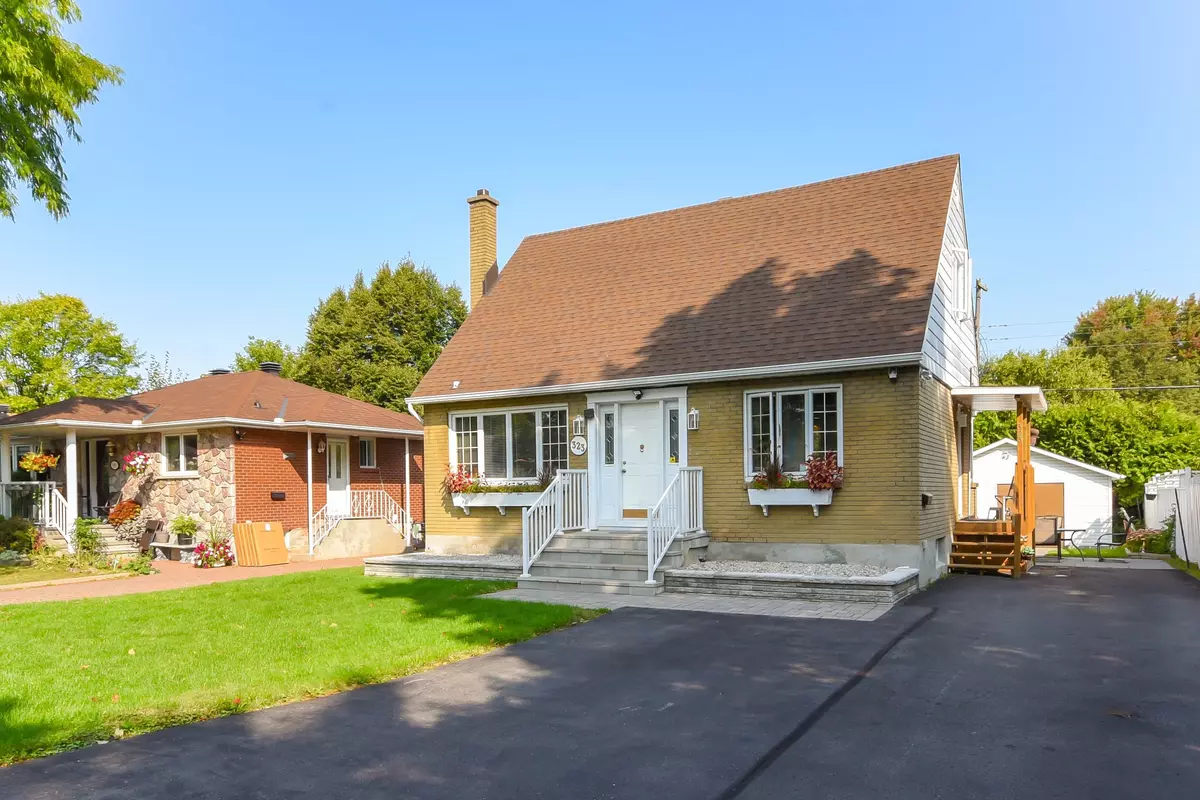 Overbrook - Castleheights And Area, ON K1K 1K2,323 Fullerton AVE