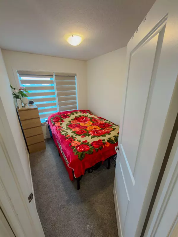 Hamilton, ON L8H 0B5,32 Reid AVE N