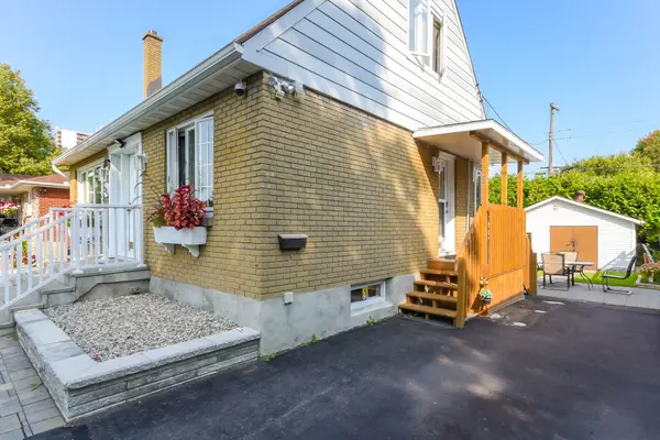 Overbrook - Castleheights And Area, ON K1K 1K2,323 Fullerton AVE