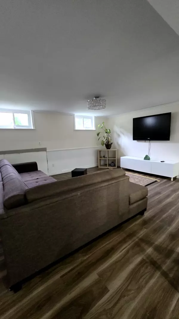 Aurora, ON L4G 2X1,77 Aurora Heights DR