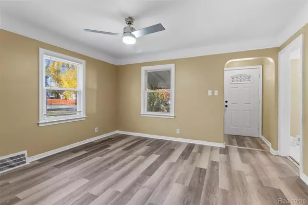 Harper Woods, MI 48225,19644 Kenosha ST