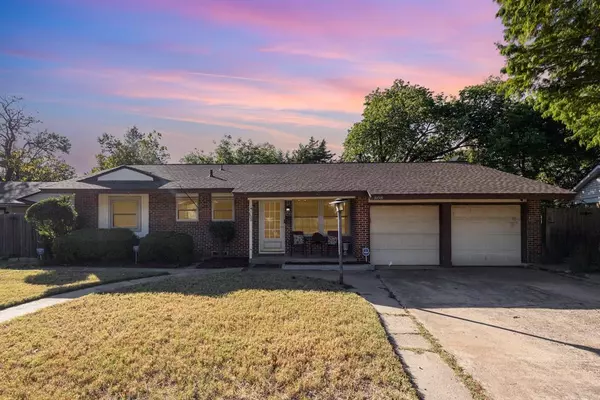 808 Ravenwood Drive, Arlington, TX 76013