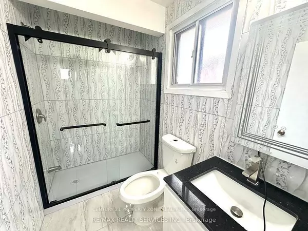 Mississauga, ON L4T 3S2,7600 Middleshire DR #Upper