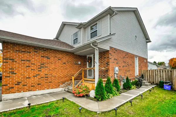 Cambridge, ON N3H 5N9,423 OLD NEWBURY LN