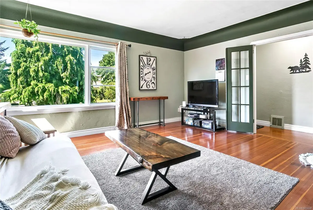 Saanich, BC V8N 2G3,1815 San Pedro Ave