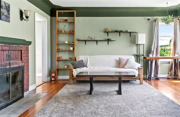 Saanich, BC V8N 2G3,1815 San Pedro Ave