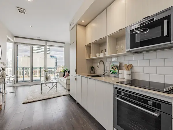 Toronto C08, ON M5B 0B1,89 Mcgill ST #Ph03