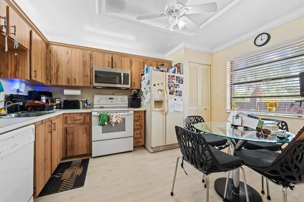 Pembroke Pines, FL 33026,1000 Colony Point Cir #311