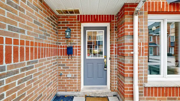 Vaughan, ON L4J 8J7,151 Townsgate DR #54