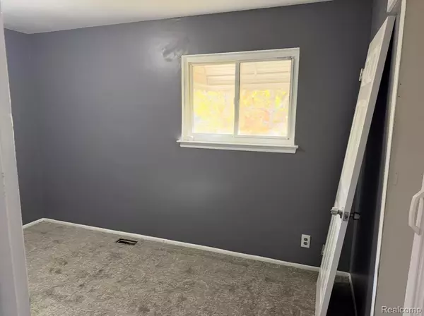 Inkster, MI 48141,4072 Hickory ST