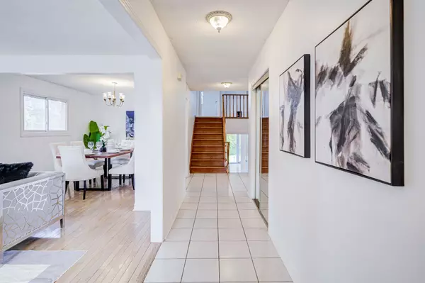 Toronto E07, ON M1V 2B9,53 Treetops CT