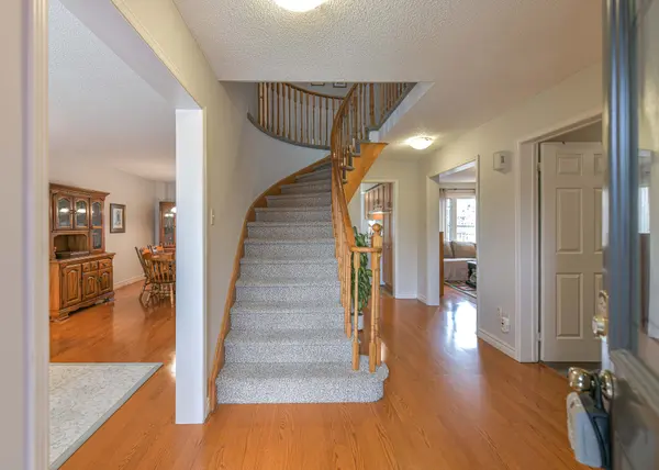 Barrie, ON L4N 7J3,13 Burke DR