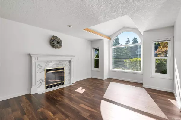 Saanich, BC V8Y 3J4,796 Worthington Pl