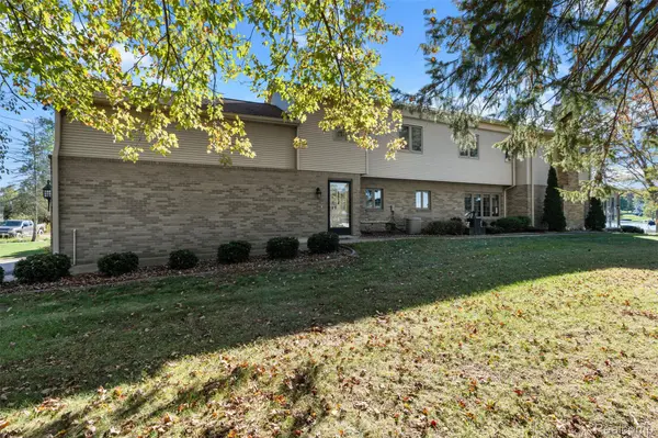 Fenton, MI 48430,6125 Mabley Hill RD