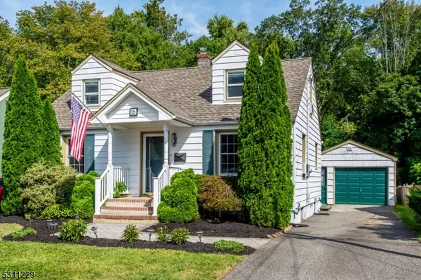 16 Walnut St, Bloomingdale Boro, NJ 07403