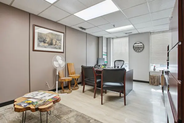 Oakville, ON L6L 2X5,1485 Speers RD