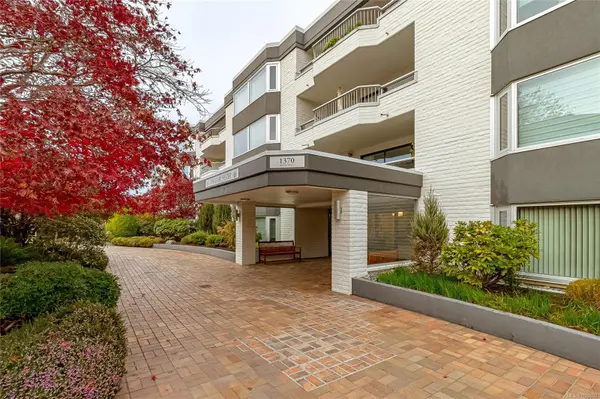 Oak Bay, BC V8S 2N6,1370 Beach Dr #305