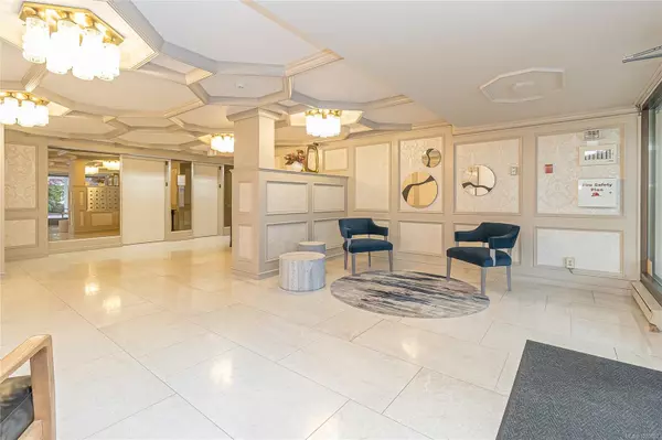 Oak Bay, BC V8S 2N6,1370 Beach Dr #305