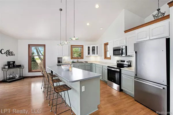 Onekama, MI 49675,8721 Bayview RD