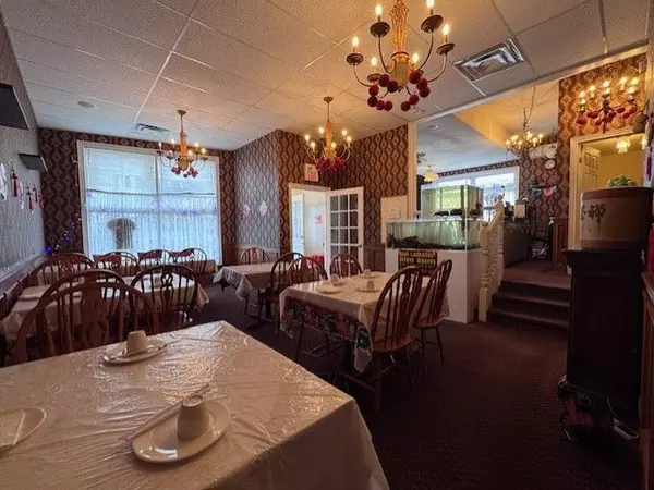 Niagara Falls, ON L2G 5Z3,5689 MAIN ST