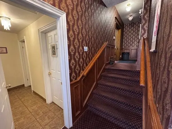 Niagara Falls, ON L2G 5Z3,5689 MAIN ST