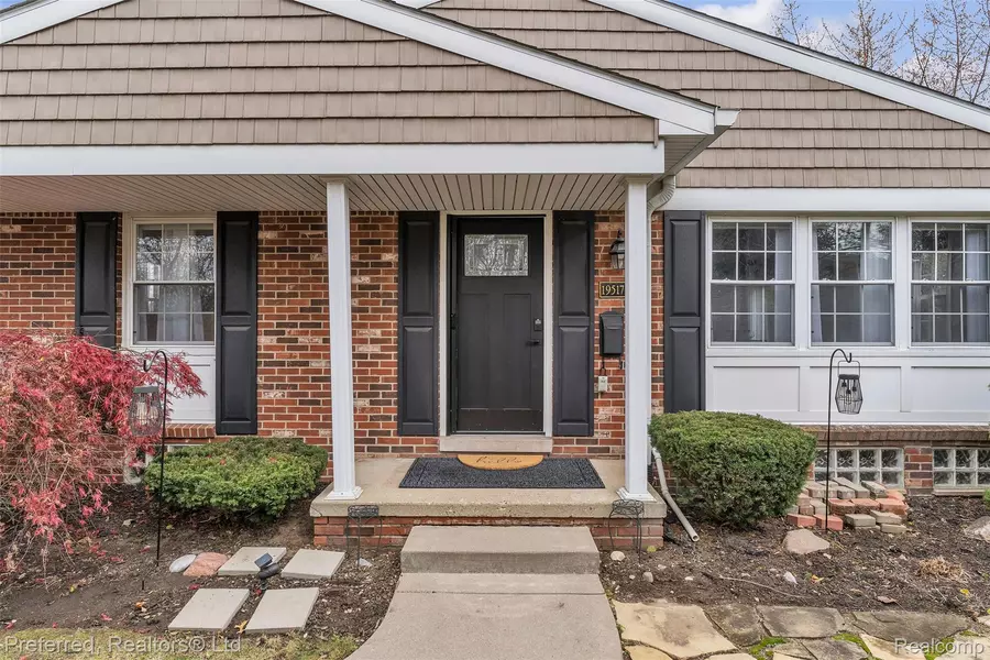 19517 Dartmouth PL, Northville, MI 48167