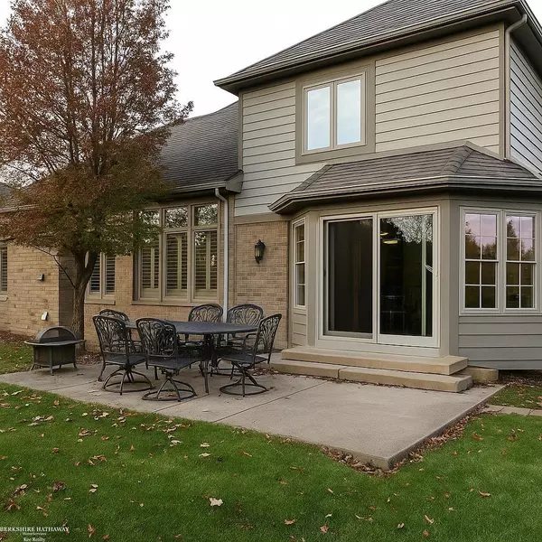 Macomb, MI 48042,16200 Thames LN