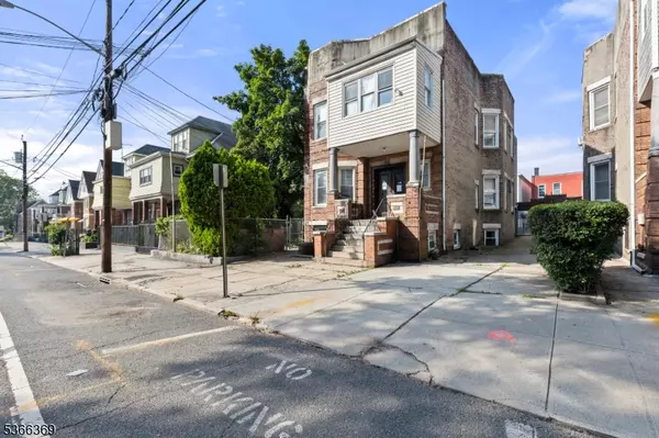 35 Wegman Pkwy, Jersey City, NJ 07305