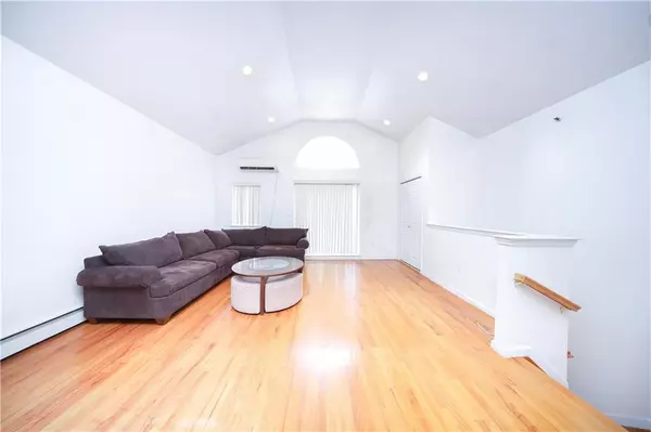 Brooklyn, NY 11214,52 Bay 32nd ST #3B