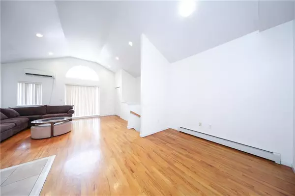 Brooklyn, NY 11214,52 Bay 32nd ST #3B