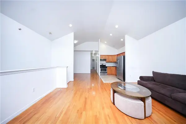 Brooklyn, NY 11214,52 Bay 32nd ST #3B