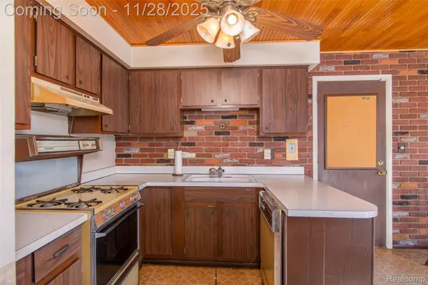 Warren, MI 48091,3215 Chase DR