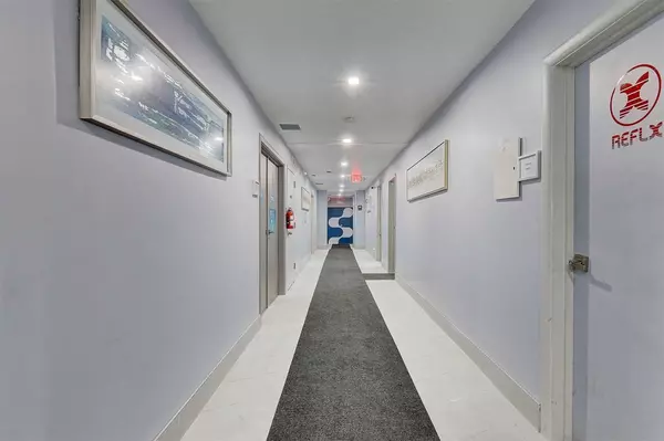 Toronto E01, ON M4M 1H1,715 Queen ST E #202A