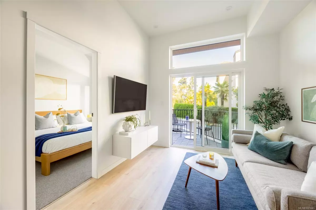 Esquimalt, BC V9A 2A4,1075 Tillicum Rd #201