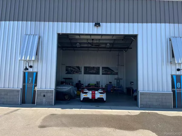 Pontiac, MI 48341,7 STRAIGHTAWAY DR