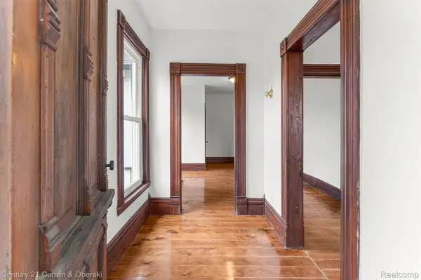 8004 N Farmington RD, Westland, MI 48185