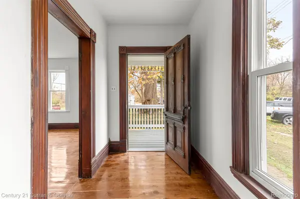 8004 N Farmington RD, Westland, MI 48185