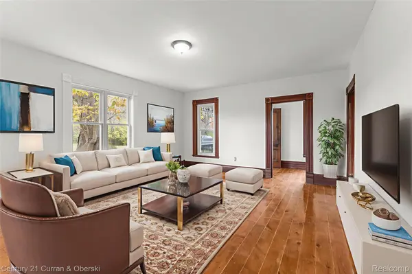 8004 N Farmington RD, Westland, MI 48185