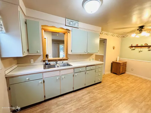 Flint, MI 48532,1396 S Graham RD