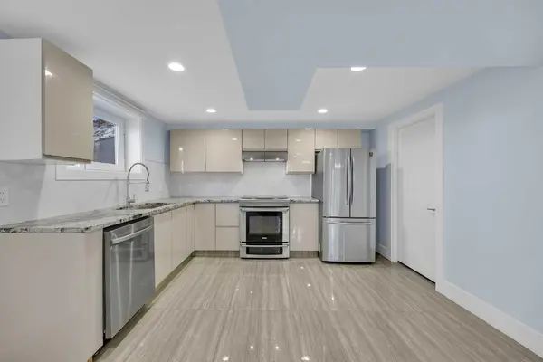 Calgary, AB T2W 0M3,11 Selkirk DR SW